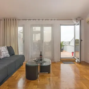 Centre Sea View Apartment