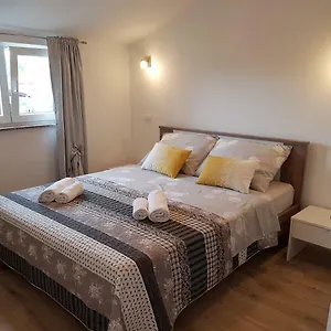 Nora Stinjan Apartment
